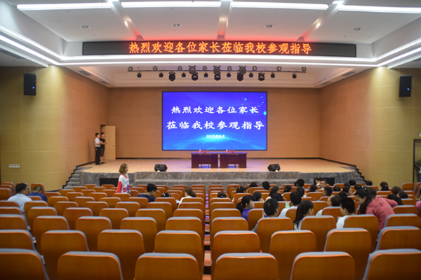 济宁海达行知学校报告厅